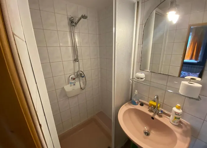 Wynajem Pokoi Goscinnych Jas I Malgosia Hostel *