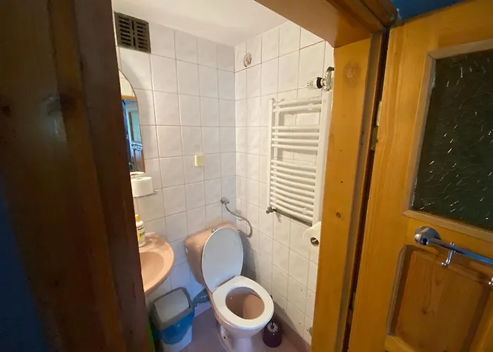 Wynajem Pokoi Goscinnych Jas I Malgosia Hostel *